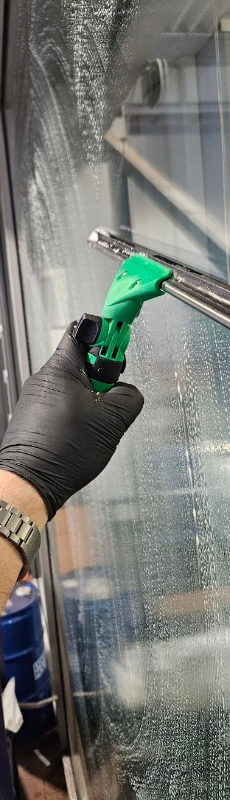 Professionelle Reinigung von Fenstern und Glasflächen