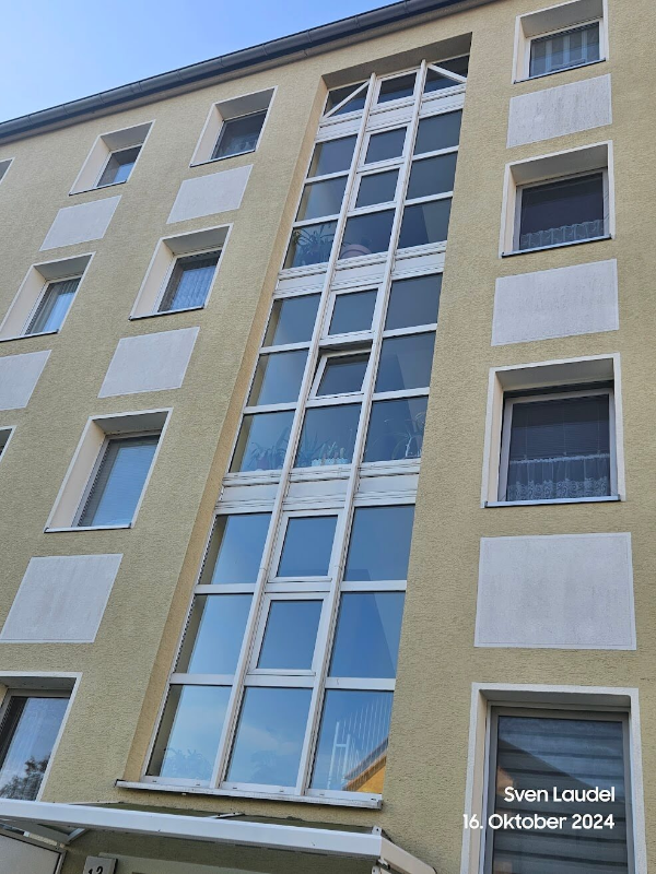 Glänzende, saubere Fensterfront