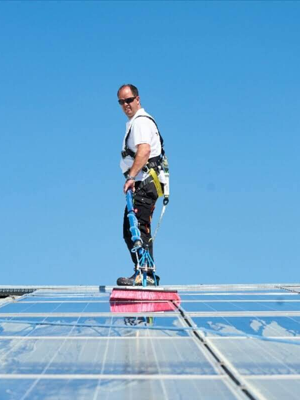 Reinigung einer Photovoltaikanlage durch Sven Laudel
